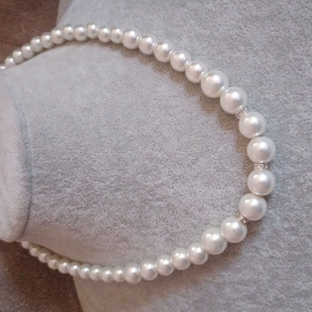 Paparrazzi pearl necklace, earrings and bracelet set